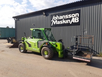 MERLO P25.6 TELESKOPLASTARE vrigt MERLO P25.6 TELESKOPLASTARE Planerskopa 180 Hydaliska Pallgaffel 5ton 120 ben 1500 ram
Person korg fr 2 pers
P25,6 Max last 2500kg
Tillverkad 2011