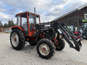 Traktor Belarus 825 med Trima 1220 Lastare Belarus 825 