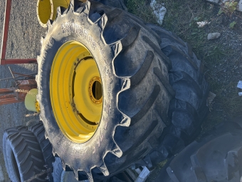 Kompletta hjul p JD flg BKT Agrimax 580/70R38 2st BKT Kompletta hjul JD flg 