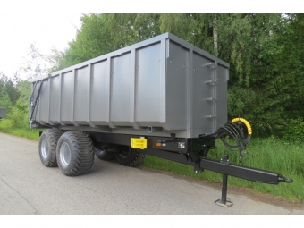 MULTICARGO VOLYM DUMPERVAGN 22 KUBIK Övrigt MULTICARGO VOLYM DUMPERVAGN 22 Hydr. baklucka
Spannmålslucka
Fjädrad dragbom
LxBxH 6,42x2,28x1,5
52 graderstippvinkel
710/45R-22,5
Rullpressening
Plattform med stege