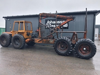 HEMEK 650 8-HJULS DRIFT CRANAB KRAN vrigt HEMEK 650 8-HJULS DRIFT 16,9-34 10 lager fram 16,9-30 14 lager bak 
Cranab kran med utskjut 6- spaks
runt om svng p rotator
Robson drift p vagnen
Lastar 4500 kg