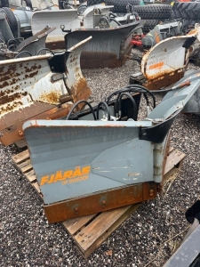 FJRS 155 VIKPLOG KRAMER 5038 (KUND) Fjrs 155 VIKPLOG KRAMER 5038 (KUND) KUNDFRMEDLING
...
ELVENTIL  SLANGAR
...
MNR 25049
...
PRIS EXKL. MOMS: 22.000:-
...
Vi reserverar oss fr felskrivning. Kontakta alltid oss innan du ker och tittar, s vi kan skerstlla att maskinen finns p plats.
