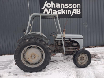 FERGUSON TEA 20B GROLLE Övrigt FERGUSON TEA 20B GROLLE 12,4-28
Bensin