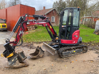 YANMAR VIO26 GRÄVARE (KUND) Yanmar VIO26 GRÄVARE KUNDFÖRMEDLING
...
HYTT MED VÄRME  GUMMILARV  EXTRA MOTVIKT  AUTO IDDLE
3:E & 4:E HYDRAULFUNKTION MED POTENTIOMETERS  
2 ST LED ARBETSBELYSNING FRAM  1 ST LED ARBETSBELYSNING BAK
ROTELLA  RADIO  KÖRPEDALER  YANMAR PREMIUM RÖD
3 SKOPOR
...
MNR 33073
...
PRIS EXKL. MOMS: 590.000:-
...
Vi reserverar oss för felskrivning. Kontakta alltid oss innan du åker och tittar, så vi kan säkerställa att maskinen finns på plats.
