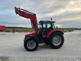 MF 6455 T3 Comf lastare MF945 Massey Ferguson 6455 MF 6455 Comfort i fint skick! bra däck, 520/70 R38 480/65 R28, Lastare MF 945 i orginaljoystick, dämpare 3dje funktion hydraulisk låsning. 
CCLS 110 l/min, 2 elhydr. + 2 mek. vent: SMS joystick samt mek. nolläckage, kickout & flytläge, Ekonomikraftuttag.
Ledade framskärmar - 410 mm breda, 2,28 m breda bakskärmar med skärmförlängare, Radio med CD-spelare & MP3, Aux ingång i fronten
Roterande varningsljus och EU-godkänd LGF-skylt, Dubbla elektriska uttag i hytten, inkl. kontakt.
Extra färdljus på hyttstagen och arbetsljus på bakskärmarna, Comfort Plus-paket, Driven framaxel med Quadlink fjädring, Autodrive.

För mer info kontakta John Tel: 0498-65 45 08 
