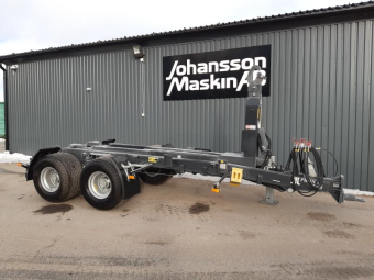 PRONAR LASTVÄXLARE T185 Övrigt PRONAR LASTVÄXLARE T185 Kampanjpris 189000 exkl moms
totalvikt 15000
lastar 12200
axlar 6500
Hydr. broms
520/50-17
Flaklängd min 380
Teleskop. stödben med tapp
Boogielås för stabilare växling
Stänkskärmar 
Vridbar dragögla
Hydr. vikbart växlartorn för enklare koppling av kontainer
Hydr. uttag på växlartorn
Skyddade trafikljus
Parkeringsbroms
Verktygslåda