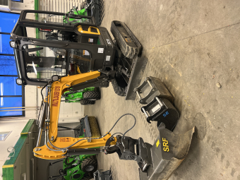 Grävmaskin Multiloader Ec18 Övrigt Grävmaskin EC 1.8 3 Skopor
Tiltmelandel