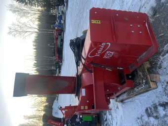 Tokvam 241THS FLEX Snöfräs Tokvam Snöfräs THS 241 241 THS FLEX är en av våra mest flexibla snöfräsar och kan dras, backas och frontmonteras som standard. 
Behöver du en flexibel och funktionell fräs i mellansegmentet med den välkända Tokvam-kvaliteten, då är detta rätt snöfräs för dig!