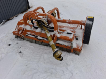 BERTI SLAGSLÅT. EKR S200 Övrigt BERTI SLAGSLÅT. EKR S200 Uppdrag 55000 ex moms
Fördelar:
Hydraulisk sidoförskjutning är standard och ger ett rörelsemönster på 50 cm.
Kan köras front- eller bakmonterad med 540 eller 1 000 rpm
Anpassad för traktorer i mellanklassen.
Erhålls med hammarslaga alternativt Y-kniv.
Ingen avskrapare krävs tack vare den självrengörande stödrullen.
Frihjul i växellåda.