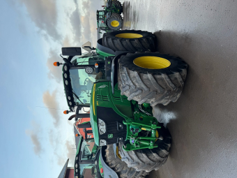 JOHN DEERE 6195R C-PRO TRAKTOR 50 KM FR.LYFT John Deere 6195R C-PRO TRAKTOR 50 KM FR.LYFT  AUTOTRAC READY  900 DÄCK BAK 710/60X30
...
MNR 28355
...
PRIS EXKL. MOMS: 1.395.000:-
...
Vi reserverar oss för felskrivning. Kontakta alltid oss innan du åker och tittar, så vi kan säkerställa att maskinen finns på plats.
