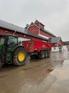 METSJÖ META Q 75 TIPPKÄRRA Metsjö META Q 75 TIPPKÄRRA INKOMMANDE JULI
...
710/50X26.5 TRIPPELAXEL  UPPFÄLLBAR BAKLÄM
...
MNR 39831
...
PRIS EXKL. MOMS: 475.000:-
...
Vi reserverar oss för felskrivning. Kontakta alltid oss innan du åker och tittar, så vi kan säkerställa att maskinen finns på plats.

