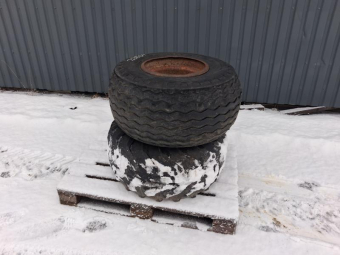 VAGNSHJUL 400/60 15,5 6-BULTAD FÄLG Övrigt VAGNSHJUL 400/60 15,5 6-BULTAD 2st fälgar ett däck som är helt ett som är paj