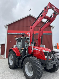 MF 7718 DVT Efficient Lastare MF 966 Massey Ferguson 7718 Ef Dyna VT Samma ägare sedan ny, alla servicar sedan ny gjorda här hos oss, utrustning bl.a.:
Steglös transmission , CCLS 190 l/min, 2 elhydr. vent. joystick, , Framaxelfjädring, Mekanisk hyttfjädring, 
PTO växl. 540/750/1000/1000E.  650/65 R38 / Svetsad fälg  540/65 R28 .
Arbetsbelysning, Luftkonditionering, Dubbla 120 A generatorer. 
Extra breda framskärmar,Breda bakskärmar
Data video isubus skärm 
Lastare MF 966 Sms. 4116 timmar
Ring eller mail John Eller Tobbe 0498-654508 0498-654508
Fritt Nynäshamn eller Oskarshamn kan ordnas
Pris 750000 exkl moms
