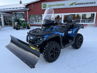 Fyrhjuling Can-Am Outlander MAX 650 Can-Am MAX 650 Outlander Utrustad med bukplast, hand och tum-värmare, frontbåge, plogblad, framruta.
Traktor 3B.