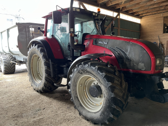 VALTRA T202 DIRECT TRAKTOR FR.LYFT Valtra T202 DIRECT TRAKTOR FRONTLYFT 1 DV UTTAG  540/65X30 650/65X42  4 DV UTTAG BAK
...
MNR 
...
PRIS EXKL. MOMS: 525.000:-
...
Vi reserverar oss för felskrivning. Kontakta alltid oss innan du åker och tittar, så vi kan säkerställa att maskinen finns på plats.
