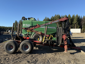 Skogsvagn 8 ton Allgripen Patu 515 kran Patu 8 ton vagn med Allgripen 515 Mekanisk vinsch
Grävtillsats med skopa
