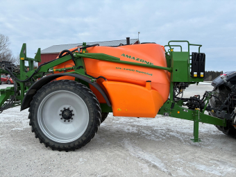 Amazone UX 4200 Special Amazone UX 4200 Special i fint skick! bra utrustad med bland annat: Amatron 3 Terminal, ISOBUS, GPS-Switch (automatisk sektionsavstängning) Super-S2 ramp 24m, (DUS 6-6-8-8-8-6-6). 
DistanceControl, Comfortpaket, Rampfilter, Amapilot (multifunktionsjoystick),  LS, Hyd-Bromsar.
Trafikbelysning, LED-arbetsljus, Rampbelysning, ställbar spärvidd, 340/85 R48 hjul med stänkskärmar.
För mer info ring John Tel: 0498-65 45 08
