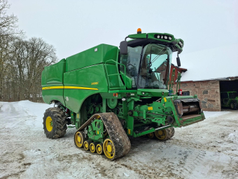 JOHN DEERE S690 SKÖRDETRÖSKA John Deere S690 SKÖRDETRÖSKA INKOMMANDE JULI
...
KOMMER SÄTTAS PÅ NYA BANDSTÄLL  AWD, 
630R BORD PÅ VAGN GPS, KAMERA PÅ RÖR,
NY SÅLLKASSE -25, NYRENOVERAD BAKAXEL & BANDSTÄLL
SF3000 + JD 2630 SKÄRM INGÅR. 
DRIFTSTID: CA 2216/1365 TIMMAR
...
MNR 22816
...
PRIS EXKL. MOMS: 1.350.000:-
...
Vi reserverar oss för felskrivning. Kontakta alltid oss innan du åker och tittar, så vi kan säkerställa att maskinen finns på plats.
