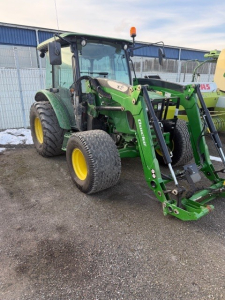 JOHN DEERE 5050E TRAKTOR John Deere 5050E TRAKTOR 2 EXTRALJUS FRAM OCH BAK ROTERANDE LJUS
12/12 VÄXELLÅDA MED PR  340/85X28 280/85X20
QUICKE X2S FRONTLASTARE
BÅDE GRÄSDÄCK OCH LANBRUKSDÄCK PÅ FÄLG
...
MNR 27934
...
PRIS EXKL. MOMS: 399.000:-
...
Vi reserverar oss för felskrivning. Kontakta alltid oss innan du åker och tittar, så vi kan säkerställa att maskinen finns på plats.
