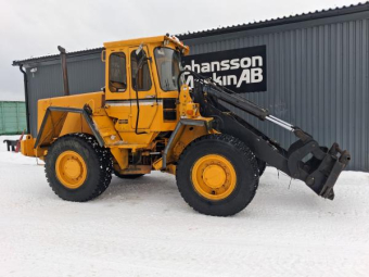 VOLVO BM 4300 SKEVNING SBM Övrigt VOLVO BM 4300 SKEVNING SBM Skevning 
Hyd låsning 3-e funktion
Saipde vinterdäck 17,5-25

Startbatterier: 2st Biltema 80-2963  12V 95Ah 760A