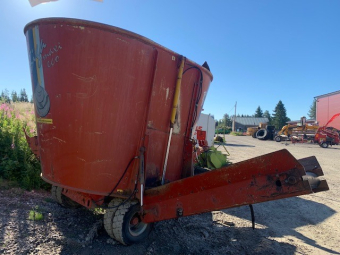 Mixervagn Biga-Peecon 12 Kubik VME120, elevator (repobjekt) Övrigt Bigab Peecon 12 kubik Fullfodervagn
Foderblandare
Defekt 
Saknar display