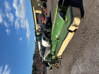 KRONE B1000 BUTTERFLY ROTORSLÅTTER Krone B1000 BUTTERFLY ROTORSLÅTTER INKOMMANDE MAJ
...
MNR 40147
...
PRIS EXKL. MOMS: 199.000:-
...
Vi reserverar oss för felskrivning. Kontakta alltid oss innan du åker och tittar, så vi kan säkerställa att maskinen finns på plats.
