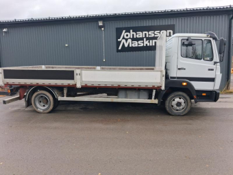 MERCEDES 814 LASTBIL MED RAMPER (UPPDRAG) Övrigt MERCEDES 814 LASTBIL MED RAMPE Uppdrag 75000 ex moms
Flaket är 260x500 ramper ingår
Lastar 3900Kg typ en Grävmaskin på 3 ton funkar
Besiktad  juli 2025 Besikta senast 20260731
Manuell växel låda  Luftbromsar
225/75R17,5 Saipde däck MS
Perfekt Entreprenad lastbil