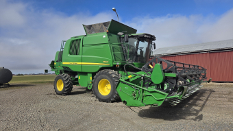 JOHN DEERE T660 SKÖRDETRÖSKA 25 FOT (KUND) John Deere T660 SKÖRDETRÖSKA 25 FOT KUNDFÖRMEDLING
...
JOHN DEERE 625R SKÄRBORD
BORDVAGN
GPS MED 2600 SKÄRM / ITC MOTTAGARE
AVKASTNINGSMÄTARE (OSKÄKER FUNKTION)
LASERÖVERVAKNING AV RETUR MATERIAL 
BAKREDRAG
BOSSPRIDARE
6,10 TÖMINGSRÖR

900/55R32 GOOD YEAR
600/65R28 GOOD YEAR

DRIFTSTID: CA 1429 VERK / 1974 MOTORTIMMAR
...
MNR 18435
...
PRIS EXKL. MOMS: 1.095.000:-
...
Vi reserverar oss för felskrivning. Kontakta alltid oss innan du åker och tittar, så vi kan säkerställa att maskinen finns på plats.
