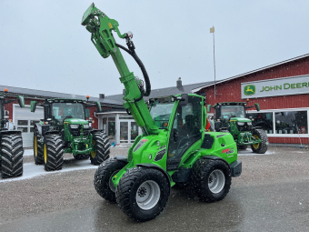 Kompaktlastare Avant 860i -2022, GT-hytt Avant 860 i GT Kompaktlastare Hjul 425/55R17
4X4 med antislipventil och lock on/lock
Bom med lastardämpare, parallellföring &
Hydraulisk låsning
Arbetsbelysning LED 2500 Lumen
Extra hydrauluttag front, draget bak
GT-hytt
A/C bakmonterad
Luftfjädrad förarstol
Förlängning av ryggstöd
Radio med Bluetooth
El-funktion till joystick
Kulkoppling 50 mm med sprint
Sidovikter par 180 kg
Skyddskåpor HD
Backvarnare
Varningsljus "Beacon"4 st
Släpvagnskontakt
Trafikljussats
Motorvärmare