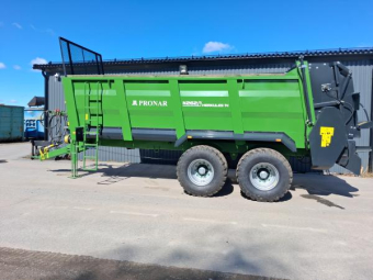 PRONAR N262/1 FASTGÖDSELSPRIDARE 14 KUBIK Övrigt PRONAR N262/1 FASTGÖDSELSPRIDA N262/1 14m3 spridare
Vidvinkel PTO axel 6x6
Däck 600/50R22,5 TVS 159D FL900
Styrbar boggi
Lasthöjd 2,8m