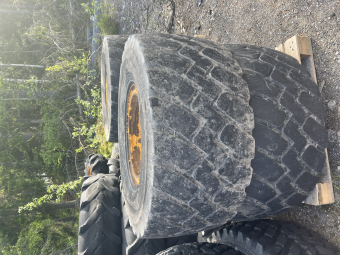 Hjul till Volvo L60 4st 600/65-25 Goodyear Volvo L60 hjul 4st 600/65-25 Goodyear
Komplett med fälgar.
Ca 30%.