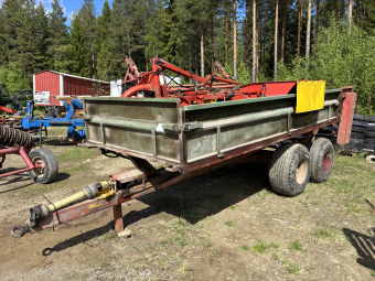 Gödselspridare KMA boggie KMA Gödselspridare boggie Denna maskin omfattas ej av ML Trygghetsköp 3mån/100tim
Maskinen säljes för kunds räkning utan garanti.
För mer information kontakta din säljare.