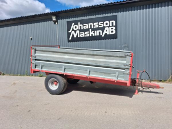 SONNYS TIPPVAGN 6TON BROMSAD Övrigt SONNYS TIPPVAGN 6TON BROMSAD Uppdrag
400/60-15,5 hjul
3,50x2m flak Plåtbotten 80cm höga plåt balkar
Hydalisk broms