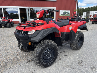 Fyrhjuling Suzuki LTA 750 XP RÖD Suzuki LT-A 750 XP Röd Årsmodell: 2023
Driftstid: 840h
Mätarställning: 465mil
Vinsch fram