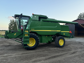 JOHN DEERE T670 SKÖRDETRÖSKA (KUND) John Deere T670 SKÖRDETRÖSKA (KUND) KUNDFÖRMEDLING
...
TRÖSKAN ÄR UTRUSTAD MED:
*900/55X53 & 540/65X30 DÄCK 
*SKÖRDEMÄTNING 
*KAMERA PÅ DRAG  
*BACKKAMERA
*JD-LINK, AUTOMATISK ÖVERFÖRING AV GRÖD- OCH MASKINDATA
*AUTOTRAC READY, REDO FÖR JOHN DEERES AUTOMATISKA GUIDNINGSSYSTEM (SKÄRM & MOTTAGARE INGÅR EJ)
*MOVA SKÄRBORDSKÄRRA ENKELAXEL
*25 FOT SKÄRBORD, JOHN DEERE 625R  
...
MNR 35793
...
PRIS EXKL. MOMS: 1.150.000:-
...
Vi reserverar oss för felskrivning. Kontakta alltid oss innan du åker och tittar, så vi kan säkerställa att maskinen finns på plats.
