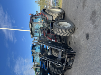 Traktor Valtra N103 m lastare Valtra N103 TwinTrack Valtra N103 Unlimited med TwinTrack och frontlastare.
Ring för mer info.