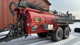 STAR 18 KUBIK GÖDSELTUNNA Star 18 KUBIK GÖDSELTUNNA INKOMMANDE FEBRUARI 2027
...
KULHANDSKE  
VIKTÖVERFÖRING  
ROSTFRI FÖRVARINGSLÅDA  
750/60R30,5 
FLÖDESMÄTARE
10" PUMP  
JOYSTICK  
MANÖVER DISPLAY  
REGELBUNDET SERVAD
...
MNR 40070
...
PRIS EXKL. MOMS: 640.000:-
...
Vi reserverar oss för felskrivning. Kontakta alltid oss innan du åker och tittar, så vi kan säkerställa att maskinen finns på plats.
