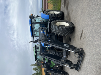 Traktor New Holland T7030 m lastare New Holland T7030 New Holland T7030 med lastare.
Ring för mer info.