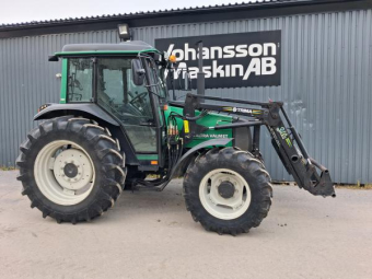 VALMET 700 SKOGSHYTT TRIMA 310 SMS Övrigt VALMET 700 SKOGSHYTT TRIMA 310 Vändbar förarplats skoghytt skydd över framaxel drivning
Autocontrol Knappkoppling
Motorvärmare 220v
2x dubbelverkande uttag + fri retur
Hyd släpvagns broms
Trima 3,10 Hyd låsning 3-e funktion dämpare Trima sms
16,9-R34 13,6R24