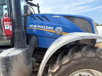 NEW HOLLAND T7 230 TRAKTOR New Holland NEW HOLLAND T7 230 TRAKTOR 4 ST DUBBELVERKANDE  LS
650/65X42  600/65X28 80%
...
MNR 40603
...
PRIS EXKL. MOMS: 715000:-
...
Vi reserverar oss för felskrivning. Kontakta alltid oss innan du kommer och tittar, så vi kan säkerställa att maskinen finns på plats.
