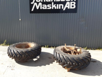 DUBBELMONTAGE HJUL 16,9-30 MF 50R Övrigt DUBBELMONTAGE 16,9-30 MF 50R Passat bla Massey Ferguson 50R 50B
Mek spännar inne i fälgen
Good Year 10 lagers