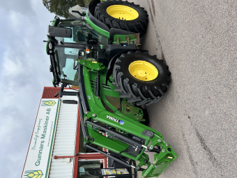 JOHN DEERE 6130R AP TRAKTOR 50 KM FR.LYFT John Deere 6130R AP TRAKTOR 50 KM FR.LYFT TRAKTORN ÄR UTRUSTAD MED:
*FRONTLYFT  
*AUTOPOWER, STEGLÖS VÄXELLÅDA
*AUTOTRAC SF1 KLAR  
*FRAMAXELFJÄDRING
*600/65X38 540/65X24 TRELLEBORG DÄCK
*ELSPEGEL  
*JD LINK, AUTOMATISK ÖVERFÖRING AV GRÖD- OCH MASKINDATA
*3 DUBBELVERKANDE UTTAG  
*VRIDBAR FRAMSKÄRM  
*CLIMA TRAC  
*HMS  
*IMMOBOLIZER  
*3:E F BAKSKÄRM
*LEDBELSYNING  
*JD ELSERVOSPAK 
*EXTRA OLJA 14l  
*LS  
*2 KRETS VAGNSBROMS
...
MNR 25387
...
PRIS EXKL. MOMS: 1.195.000:-
...
Vi reserverar oss för felskrivning. Kontakta alltid oss innan du åker och tittar, så vi kan säkerställa att maskinen finns på plats.
