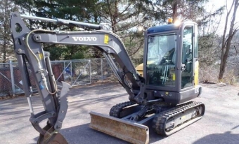  Volvo EC35C Enclosed Cab, Heater, 4 