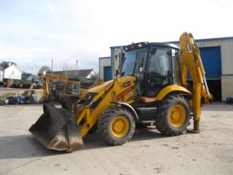  JCB 3CX Contractor Plus Gr: JCB
Modell: 3CX Contractor Plus
Typ: traktorgrvare
r: 2006
Timmar: 1000
Effekt: 75 kW (100 hk)
CE-mrkning: JA
Vikt kg: 7600 kg
Begagnade / Nytt: Begagnad
Traction Type: 4WD
Garanti: 6 mnader
Tidigare gare: 1
Styrs av joysticks, r lacken som ny, dck i mycket gott skick, 4 i 1 front bucket, 3 bakre hinkar.