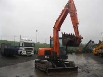  Doosan 12000 Gr: Doosan
Modell: DX80R
Typ: grvmaskin
r: 2008
Timmar: 1556
Effekt: 42,5 kW (58 hk)
CE-mrkning: JA
Vikt kg: 8330
Begagnade / Nytt: Begagnad
Garanti: 6 mnader
Tidigare gare: 1
Original lack, stlband, blad, snabbfste, 3 skopor, hammare rrledningar, air con.