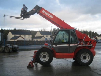  Manitou MT1335 SL Teleskoplastare Gr: Manitou
Modell: MT1335 SL
Typ: Teleskoplastare
r: 2006
Timmar: 2400
Effekt: 74,5 kW (100 hk)
CE-mrkning: JA
Vikt kg: 3500 kg
Begagnade / Nytt: Begagnad
Garanti: 6 mnader
Tidigare gare: 1
Original lack, komplett med gafflar och lastskopa, 7 meter bom rckvidd, gunga kontroll.