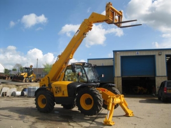  JCB 533-105 Teleskoplastare Gr: JCB
Model :533-105
Typ: Teleskoplastare
r: 2007
Timmar: 2100
Effekt: 61,5 kW (83 hk)
CE-mrkning: JA
Vikt kg: 8850 Kg
Begagnade / Nytt: Begagnad
Garanti: 6 mnader
Tidigare gare: 1
Bra skick, gafflar och lastare skopa, dck som nya.