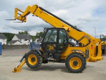  JCB 540-170 Teleskoplastare Gr: JCB
Modell :540-170
Typ: Teleskoplastare
r: 2010
Timmar: 651
Effekt: 74,6 kW (100 hk)
CE-mrkning: JA
Vikt kg: 4000 kg
Begagnade / Nytt: Begagnad
Garanti: 6 mnader
Tidigare gare: 1
Turbo och svajar kontroll, kan maskinen bara kan beskrivas som som ny.