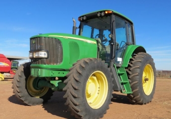  JCB 7420  Modell: 7420
Typ: traktor
r: 2004
Timmar: 7326
Effekt: 127 hk
John Deere 6.8L ,6 cylindrig turbodiesel, Strm Quad transmission, 16F-16R vxlar, AC och vrme, AM / FM / CD, fjdrande sits,
Stllbar ratt, Trepunkts, inklusive Top lnk.