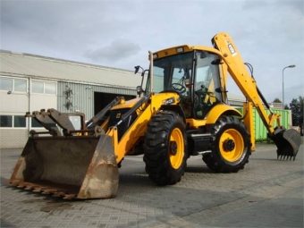  JCB 4CX SUPER Tillverkare: JCB 
Modell: 4CX SUPER 
Typ: traktorgrvare 
r: 2009 
Timmar: 3000 
Effekt: 100 hk 
Arbetsvikt: 8435 kg 
4wd